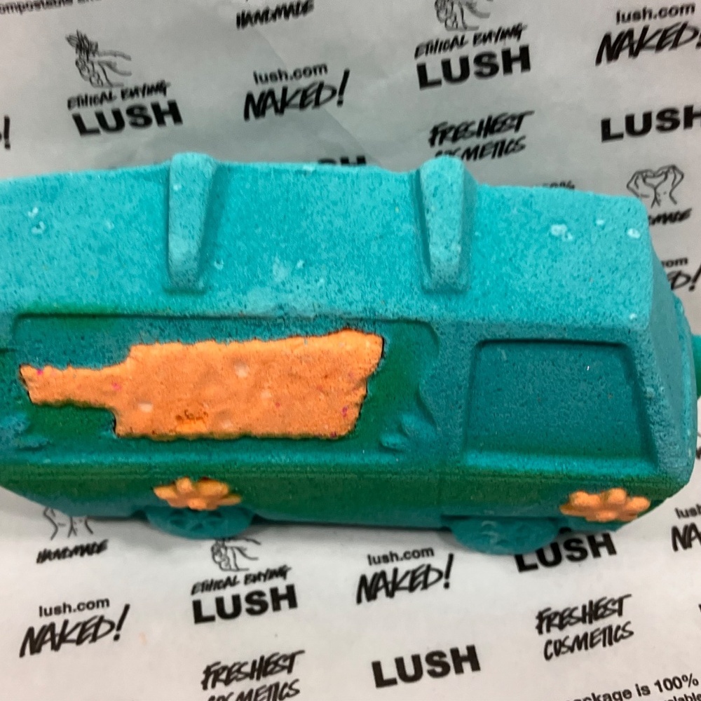 LUSH Scooby Doo Mystery Machine Bath Bomb - Picture 4 of 9